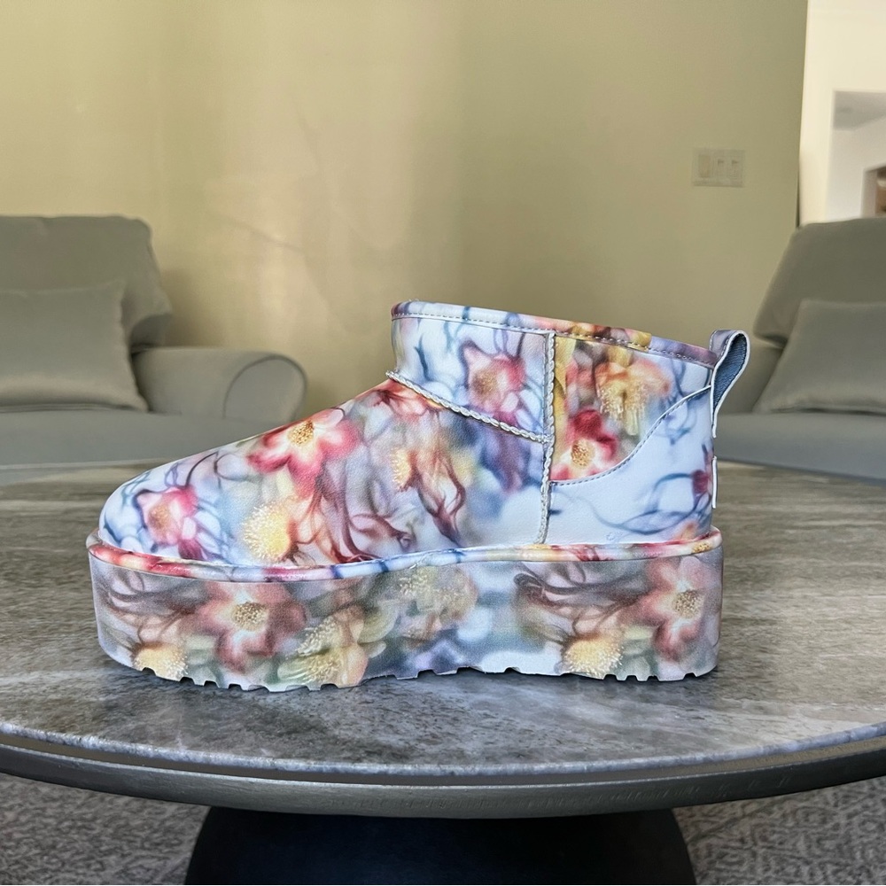 UGG Collina Strada Mini Platform Size 9 Floral Women's Winter Boots